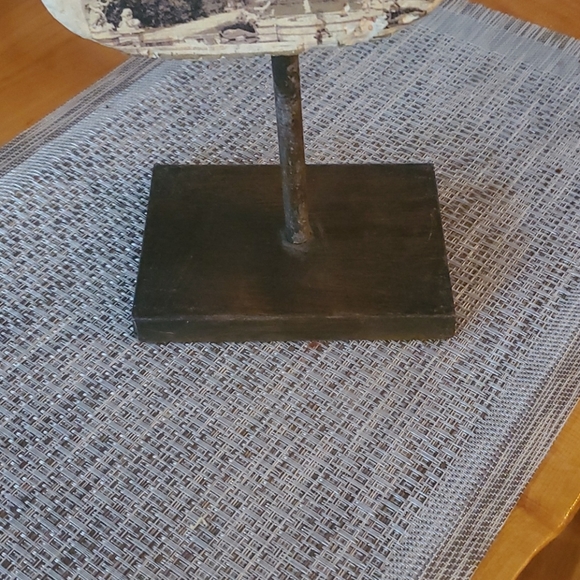 Eiffel tower plaster decor on metal base - Picture 2 of 4